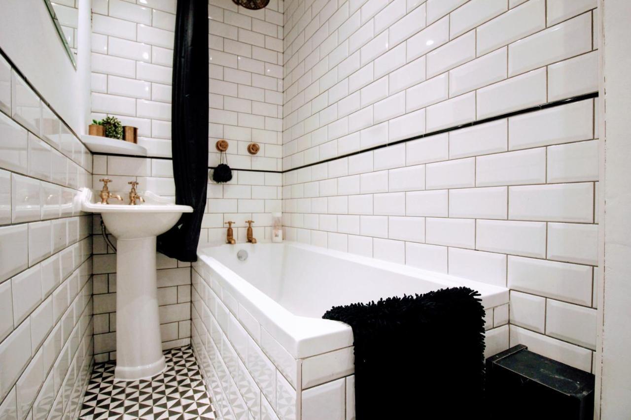 Traditional Victorian 2 Bed In Cobbled Street + Mod Cons - Full Home Londres Extérieur photo